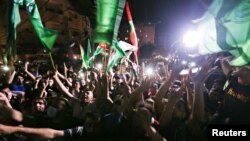 Палестинци го прославуваат прекинот на огнот на улиците на Газа