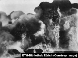На бакинських родовищах нафти вирує пожежа в 1912 році