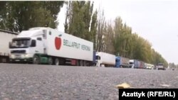 Грузовики на границе с Казахстаном. Фото от 19 октября 2017 года.