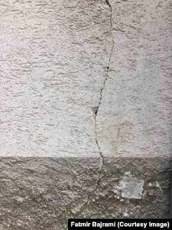 Dëmet e shkaktuara në shtëpinë e Bajramit.