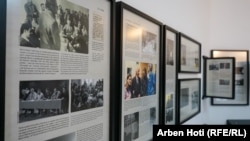 Fotografi nga ekspozita "Rezistenca paqësore dhe shtetndërtimi 1989-1999".