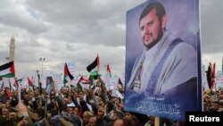 تصویر عبدالمالک الحوثی در تجمع هوادارانش در پایتخت یمن