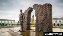 На специальной стене мемориального комплекса в Назрани записаны имена 56 человек, которые были представлены к званию Героя Советского Союза