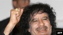 قذافی خطاب به اروپایی ها: شما بر دلار پيروز شديد.