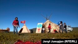 Түпкүлүктүү элдер фестивалынан көрүнүш. Янранай айылы, Чаун району, Чукотка. Бул жакта азыр 5-6 кыргыз жараны жашайт. 