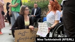 შშმ ადამიანები, მათი ოჯახის წევრები, დარგის სპეციალისტები შიშობენ, რომ ინკლუზიური განათლება, რომელიც მოზარდებისა და ახალგაზრდებისთვის უკიდურესად მნიშვნელოვანი მონაპოვარია, შესაძლოა, დაიკარგოს. 