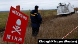 На початку вересня Держслужба з надзвичайних ситуацій повідомляла, що від початку вторгнення РФ майже половину території України забруднено мінами