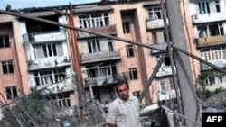 Хонаҳои истиқоматии шаҳри Горӣ пас аз бомбаборони ҳавопаймоҳои Русия, 11 августи соли 2008.