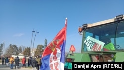 Блокада на една од раскрсниците во Нови Сад, 9 февруари 2025 година.