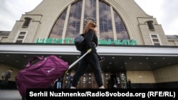 В УЗ заявили, що цей поїзд є соціально важливим для жителів Тернопільської, Івано-Франківської, Чернівецької областей і «має значний вплив на розвиток туристичної інфраструктури регіону»