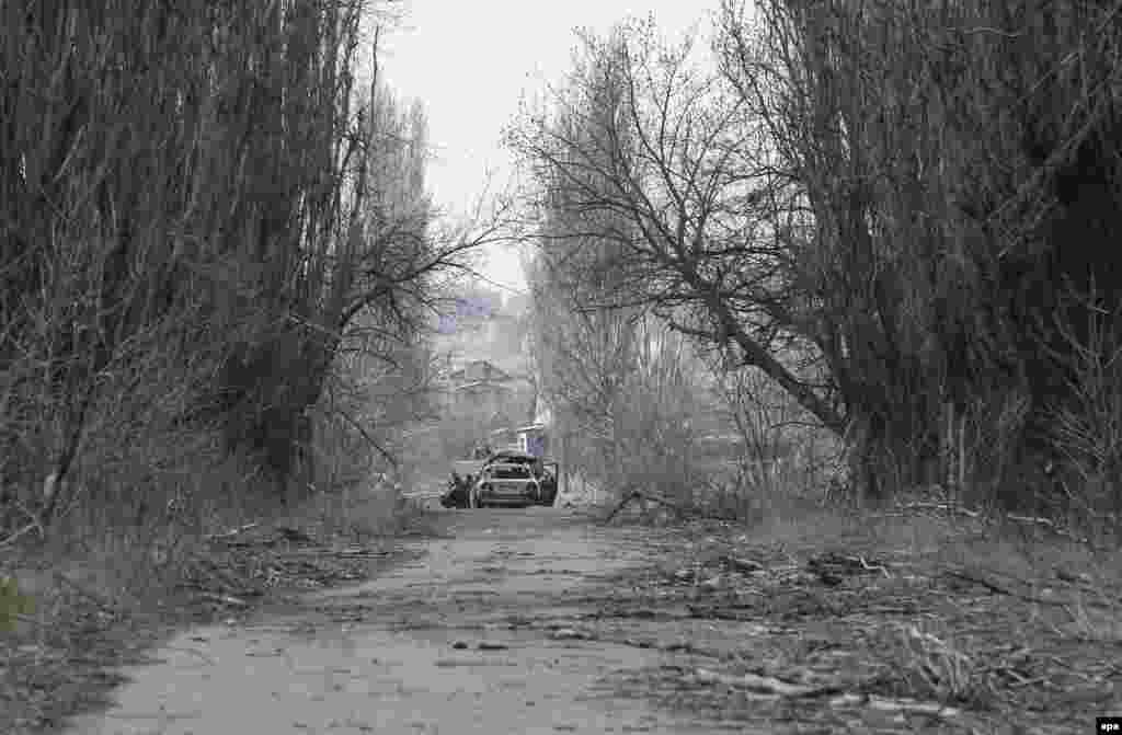 Дорога на Піски від аеропорту Донецька, 13 квітня 2015 року