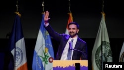 Загран Мамдані вітае сваіх прыхільнікаў у Нью-Ёрку, 4 лістапада 2025