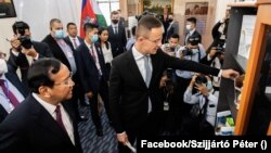 Szijjártó Péter magyar külgazdasági és külügyminiszter Kambodzsa fővárosában, 2020. november 3.