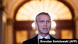 Jens Stoltenberg face o declarație de presă înaintea deiscursului pronunțat în Congresul american, astăzi, la Washington