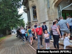 Imagini de la Sectia de votare din Strasbourg, Franta.