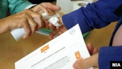 Votim gjatë raundit të balotazhint në zgjedhjet lokale në Maqedoni 