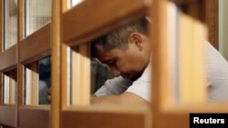 Підсудний Женісбек Теміров у залі суду в місті Актау на заході Казахстану, 17 травня 2012 року