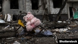 З початку російського повномасштабного вторгнення 499 дітей в Україні загинули та понад 1090 зазнали поранень