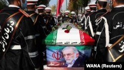  Mohszen Fahrizadeh meggyilkolt iráni atomfizikus temetése Teheránban, 2020. november 30-án. 