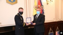 Ministrul apărării Nicolae Ciucă și șeful Forțelor Terestre ale Armatei SUA, James C. McConville.