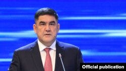 Курсан Асанов.