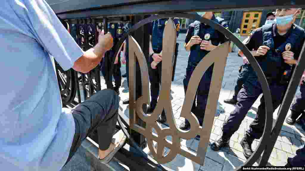 З Кабміну до протестувальників вийшов представник Міністерства соціального захисту