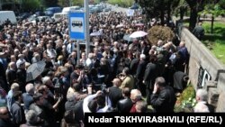 Смогут ли правозащитники и близкие погибшего вывести на улицы людей – неизвестно, однако в социальных сетях уже начали писать о том, что убийство Вазагашвили для «Грузинской мечты» может стать тем же, что и «тюремные кадры» для «Нацдвижения»