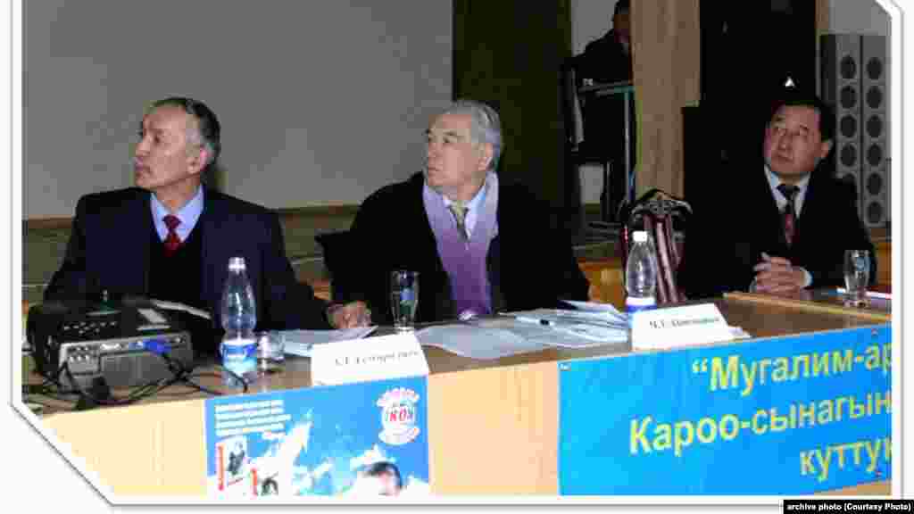 Руководитель учебного центра &quot;Сильва&quot; Апилмажун Темиралиев, народный писатель Чингиз Айтматов и отличник образования КР Замир Алдаяров.