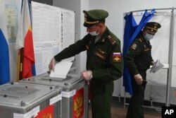 Russian officers vote at a polling station in Rostov-on-Don on September 17.