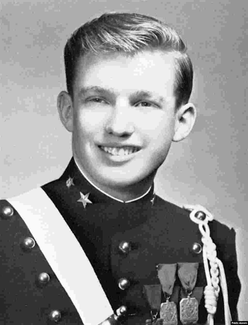 Trump pe când era cadet la Academia Militară din New York