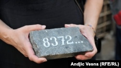 Sa performansa "Žena u crnom" na 20. godišnjicu genocida u Srebrenici