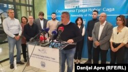 Opozicija u Novom Sadu postavlja pitanje kako da veruju institucijama kada su predstavnici vlasti dva puta otvarali Železničku stanicu i garantovali bezbednost putnika, 18. novembar 2024.