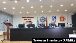 Бишкек шаардык ички иштер башкармалыгынын жетекчилиги маалымат жыйын өткөрүп жатат. 8-апрель, 2021-жыл.