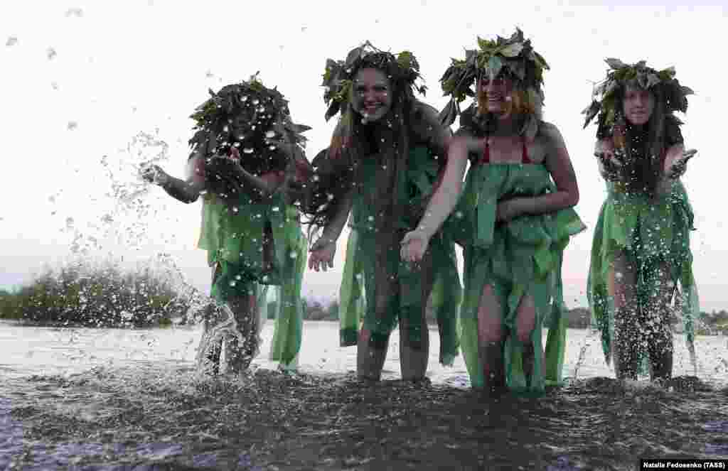 Обряди святкувань на Івана Купала пов&#39;язані з очищенням, як водою, так і вогнем