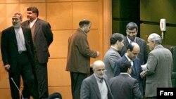 مايندگان مجلس ايران همچنين در جلسه امروز خود با انتخاب شهرداران توسط رای مستقيم مردم مخالفت نمودند.