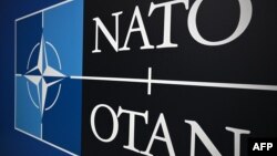 В абзаці про деталізацію оборонних витрат з’явилося речення, де згадана Україна