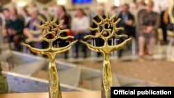 "Бир дүйнө Кыргызстан" фестивалынын сыйлыгы. Иллюстрациялык сүрөт.