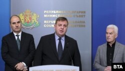 Vicepreședintele partidului centrist GHERB, Țvetan Țvetanov, ministrul apărării Krasimir Karakachanov şi liderul ultranaționalist Volen Siderov