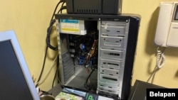 Belarus - Forțele de securitate au percheziționat biroul agenției independente de știri BelaPAN, după ce un fost angajat al agenției a fost arestat în urmă cu o zi pentru că a participat la protestele împotriva lui Lukașenko