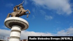 Пам'ятник у центрі столиці Македонії Скоп'є