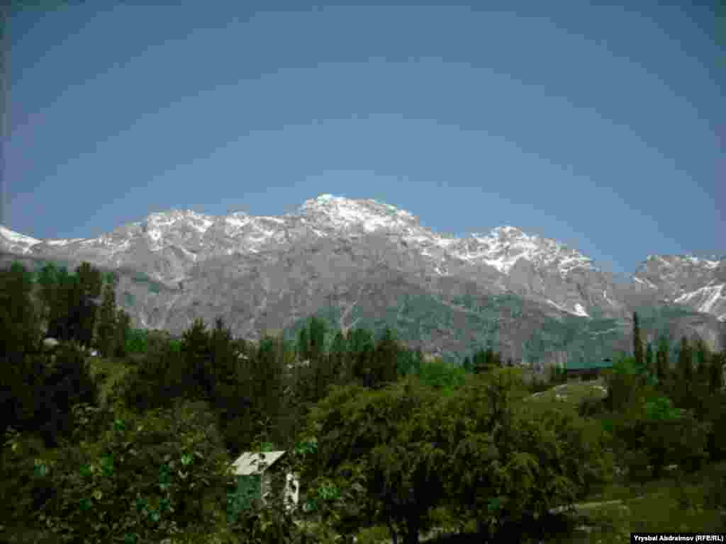 Арстанбап пансионаты - тынч көлөкөлүү жай. 