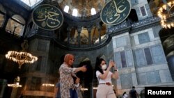 ایاصوفیه پس از یک دوره تاریخی کلیسا و سپس مسجد، از سال ۱۹۳۵ تبدیل به موزه شده است.