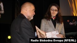 Melisa Ismičić prima priznanje za građansku hrabrost 'Duško Kondor'