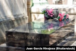 سنگ مزار مارسل پروست در گورستان پر لاشز