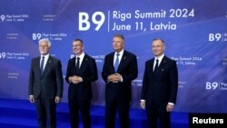 Petr Pavel cseh, Edgars Rinkēvičs lett, Klaus Johannis román és Andrzej Duda lengyel elnök a B9 országok rigai találkozóján 2024. június 11-én
