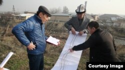 Жергиликтүү бийлик өкүлдөрүнүн долбоор менен жеринен таанышып жүргөн учуру.