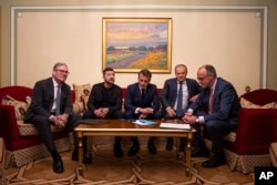 Президент України Володимир Зеленський і європейські лідери телефонують Трампу, щоб обговорити припинення вогню в Україні; 10 травня 2025 року