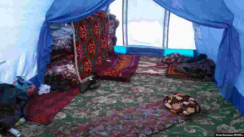 Чатырлар 10-майга карата орнотулат, себеби бүгүн-эртең Кыргызстанда май майрамдарына байланыштуу эс алуу күндөрү болууда.