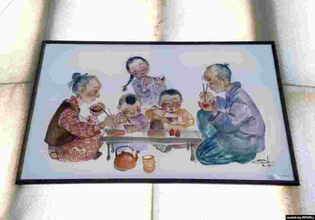 Краснощекие дети, добрые старики, изящные балерины, тихий город, дунганская свадьба -яркие работы художницы&nbsp;вызывают у зрителя самые позитивные эмоции. Они насыщены теплом и добротой. 