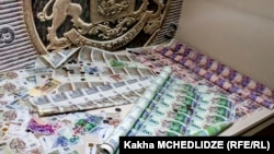 Очередной виток девальвации лари ставит в тяжелое положение заемщиков, имеющих задолженность в американской валюте